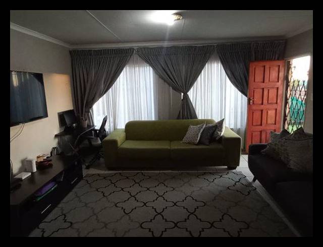 2 BEDROOM TOWNHOUSE FOR SALE IN TERENURE